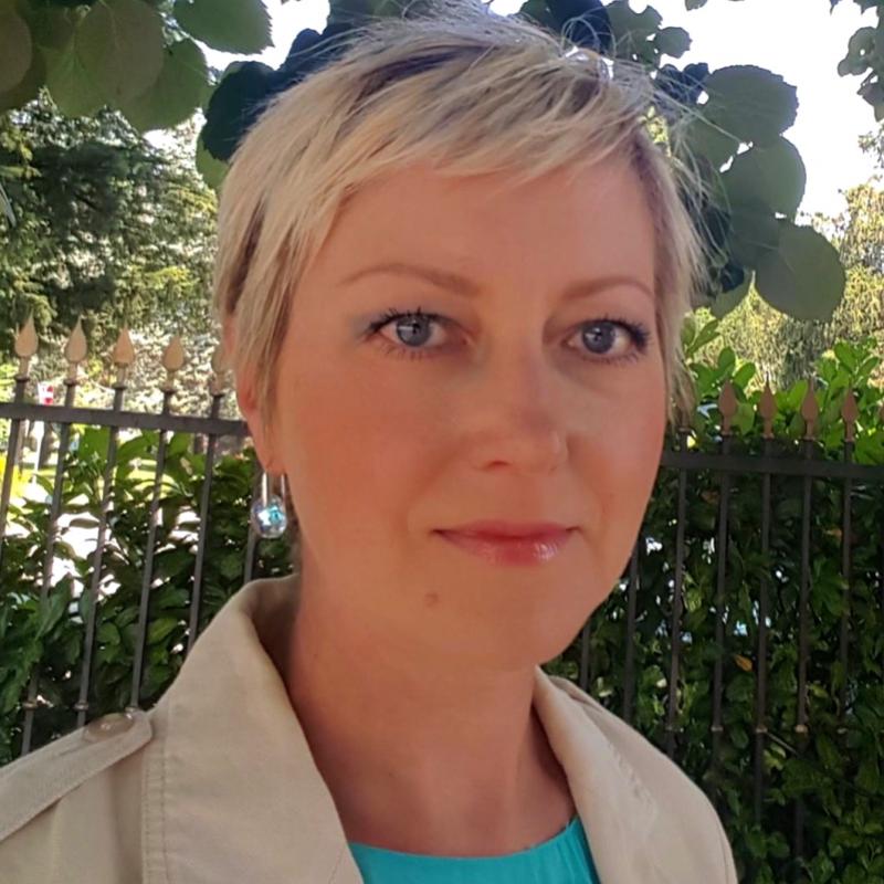 Влада Новикова
